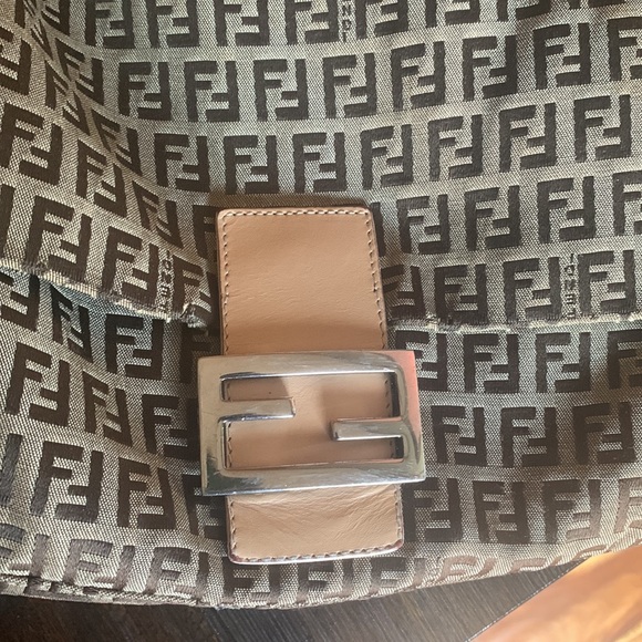 Fendi Zucca Shoulde bag/ Tan color - Picture 4 of 8